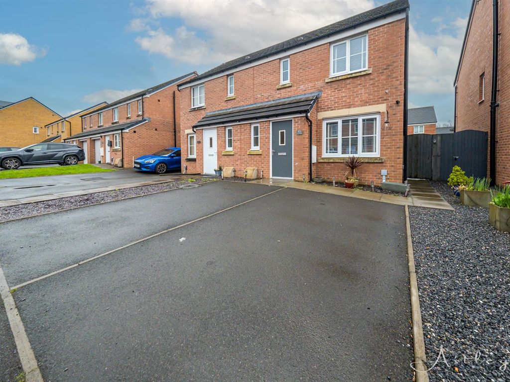 3 bed semidetached house for sale in Heol Y Pibydd, Gorseinon, Swansea