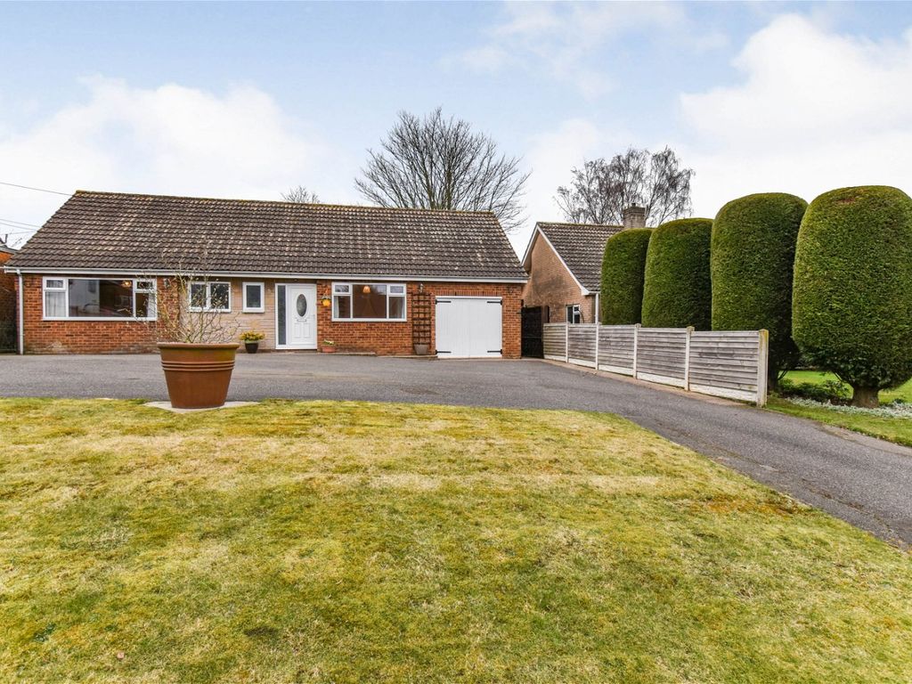 4 bed detached house for sale in Burton Road, Flixborough, Scunthorpe