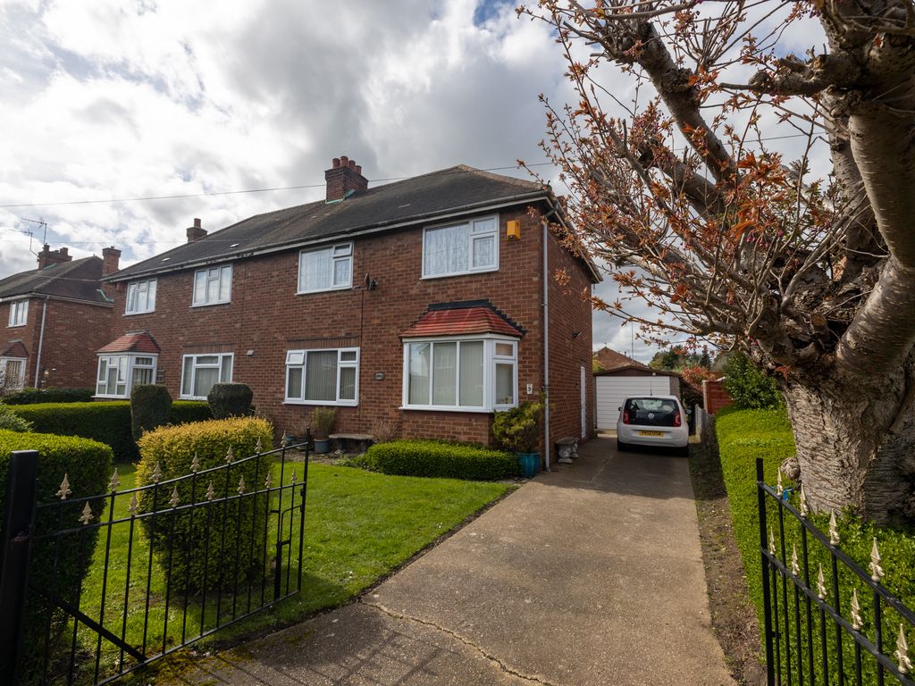 3 bed semidetached house for sale in Cherry Tree Road, Gainsborough