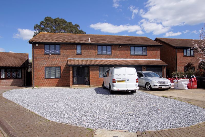 5 bed detached house for sale in Canterbury Close, LeeOnTheSolent