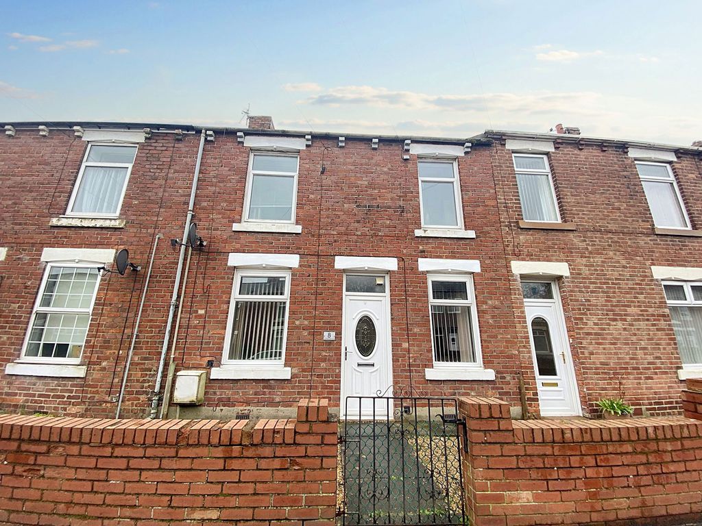 2 bed flat to rent in Jubilee Terrace, Bedlington NE22, £550 pcm Zoopla