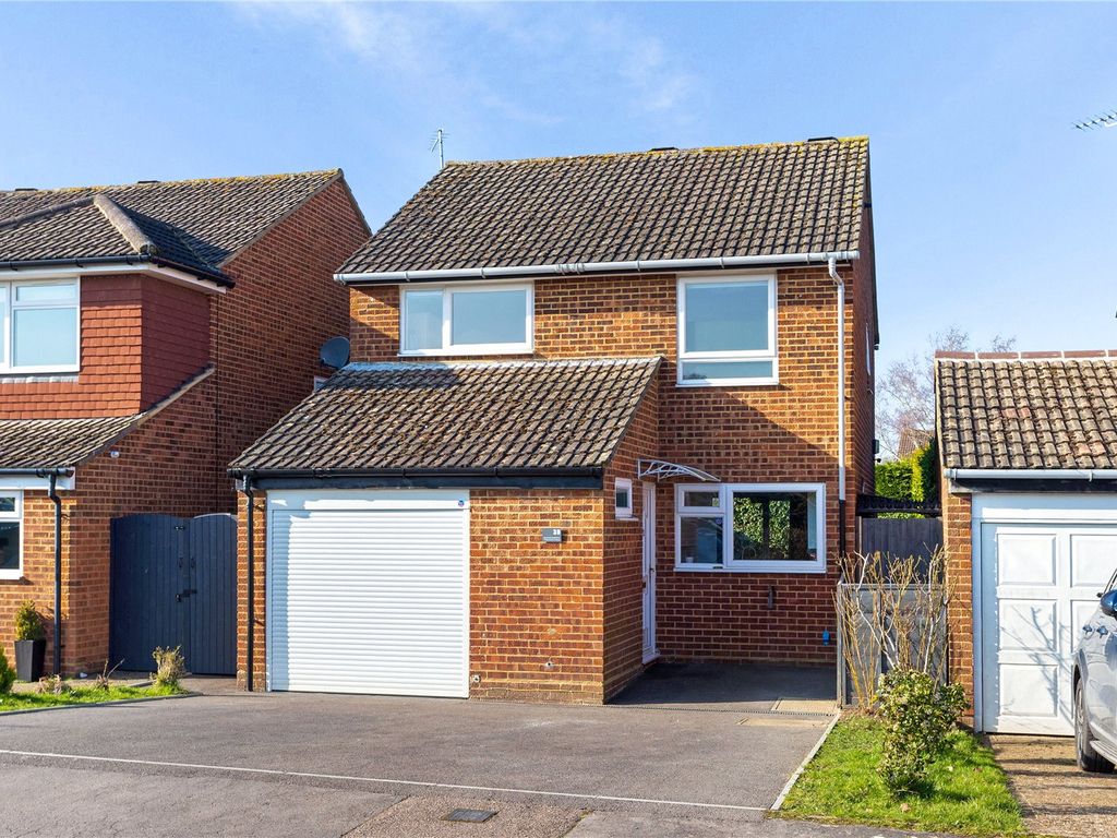 3 bed detached house for sale in Thatchers Close, Horsham, West Sussex