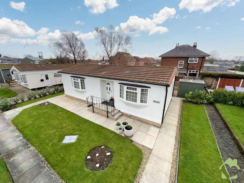 1 bed mobile/park home for sale in The Avenue, Wyre Vale Park, Garstang