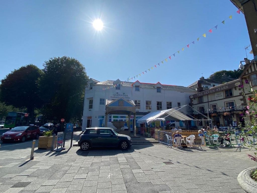 3 bed flat to rent in The Moor, Falmouth TR11, £1,500 pcm Zoopla