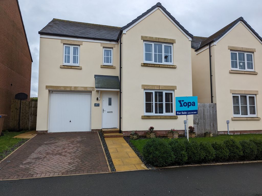 4 bed detached house for sale in Brookview Close, Blackburn BB1, £