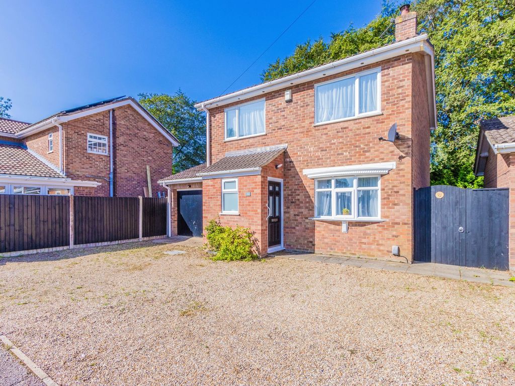 3 bed detached house for sale in South Hill Close, Norwich NR7, £