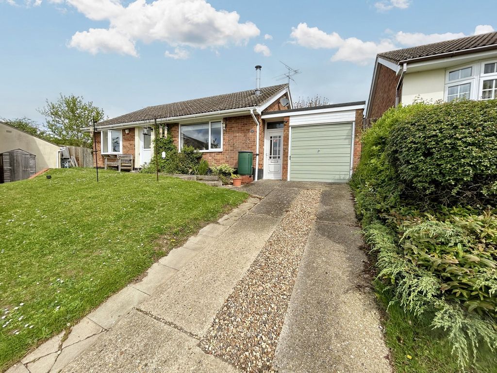 3 bed detached bungalow for sale in Beaumont Way, Stowmarket IP14, £