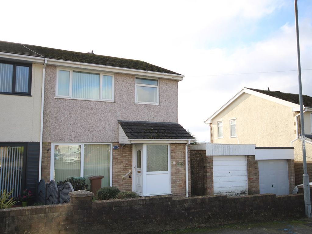 3 bed semidetached house for sale in Crown Lane, Pontllanfraith