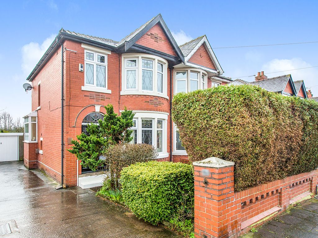 3 bed semidetached house for sale in Glenluce Drive, Preston