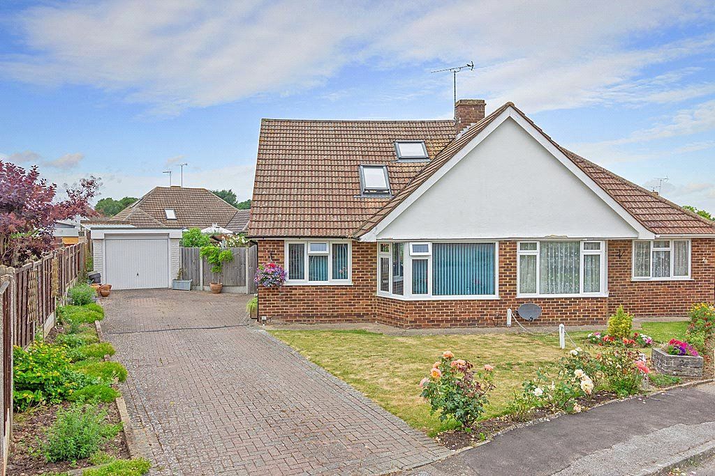 3 bed bungalow for sale in Woodside Gardens, Sittingbourne, Kent ME10