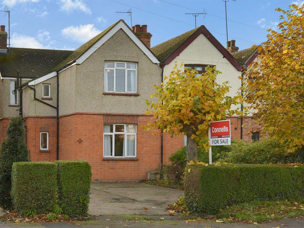 3 bed semidetached house for sale in Wolverton Road, Newport Pagnell