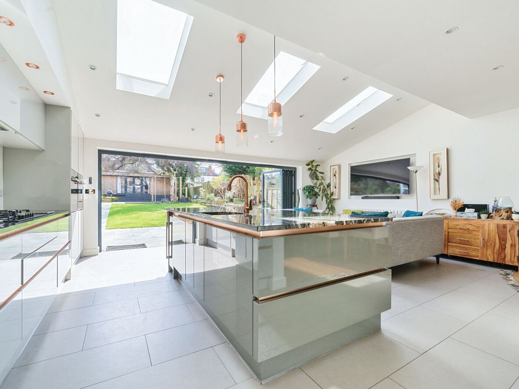 5 bed detached house for sale in Byng Road, Hertfordshire EN5, £1,250,000 Zoopla
