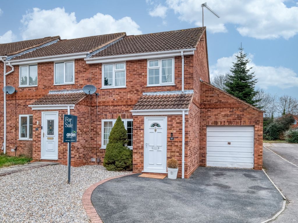 3 bed semidetached house for sale in Spetchley Close, Crabbs Cross