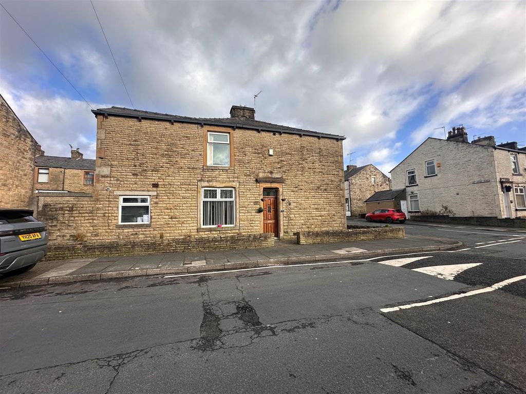 4 bed terraced house to rent in Adamson Street, Padiham, Burnley BB12