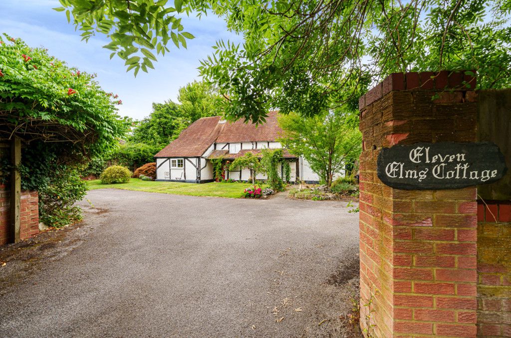 3 bed detached house for sale in Sunderland Close, Woodley, Reading RG5