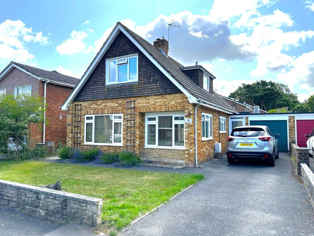 3 bed property for sale in Roman Way, Dibden Purlieu SO45, £495,000
