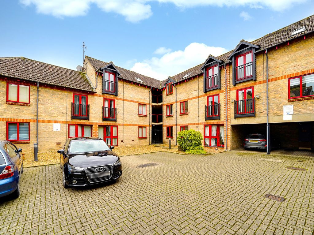 1 bed flat to rent in St. Court, High Street, Huntingdon PE29