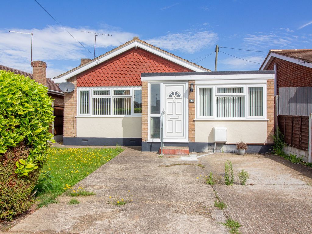 2 bed detached bungalow for sale in Metz Avenue, Canvey Island SS8, £