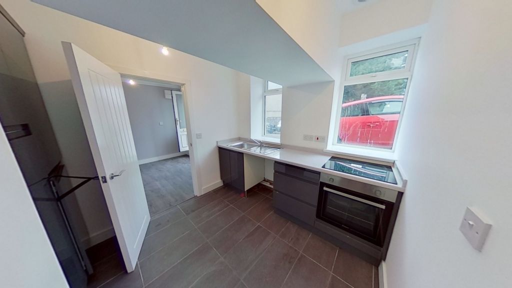 1 bed flat to rent in Commercial Street, Gilfach, Bargoed CF81, £550