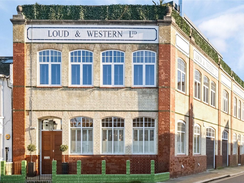 5 bed end terrace house for sale in Broughton Road, London SW6, £