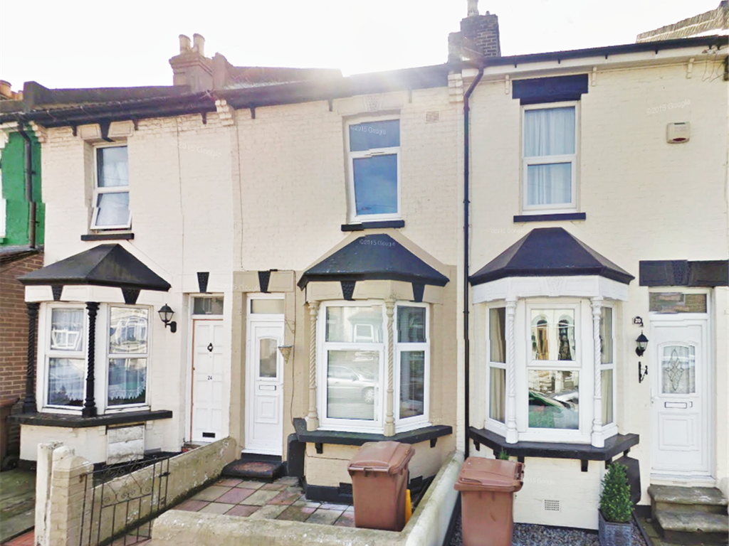 3 bed terraced house to rent in Railway Street, Gillingham ME7, £1,350