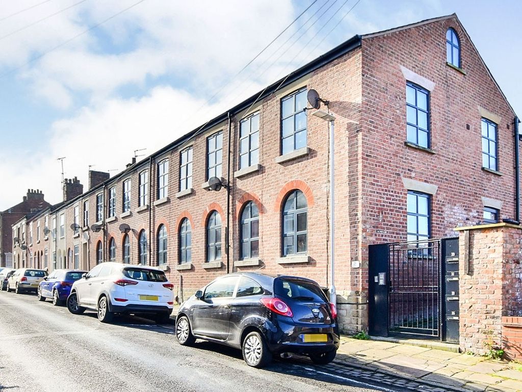 3 bed terraced house to rent in Peel Street, Macclesfield, Cheshire
