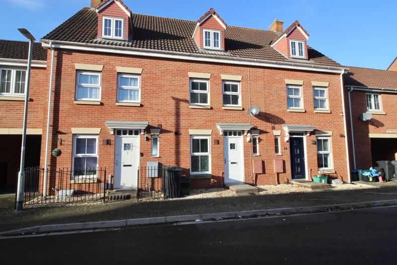 3 bed terraced house to rent in Mayflower Close, Highbridge TA9, £1,300