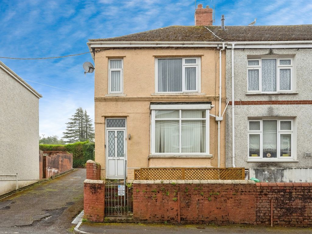 3 bed end terrace house for sale in Wallace Road, Cimla, Neath SA11, £