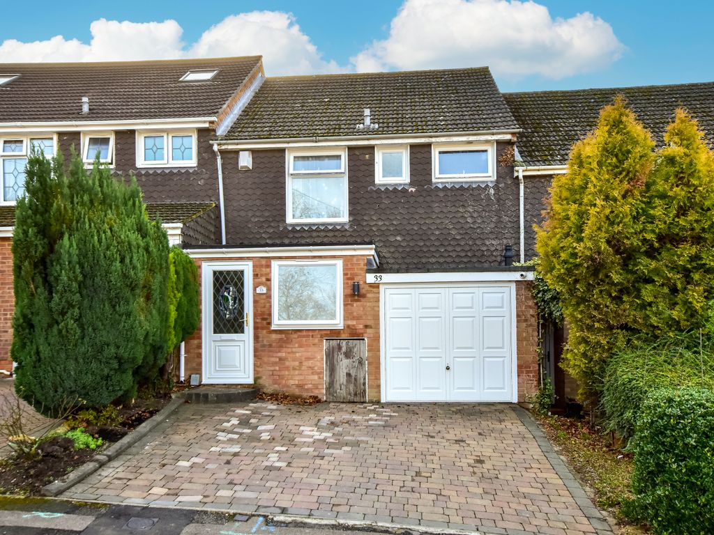 3 bed terraced house for sale in Conifer Rise, High