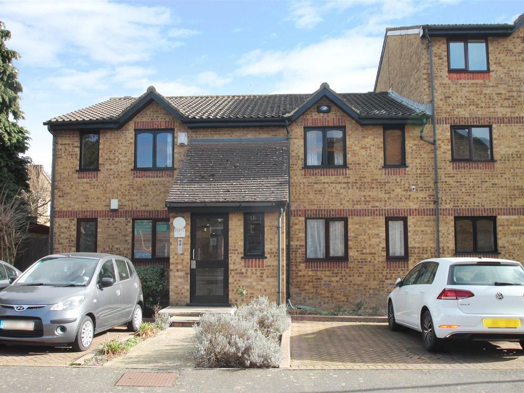 1 bed flat for sale in Gartons Close, Ponders End, Enfield EN3 Zoopla