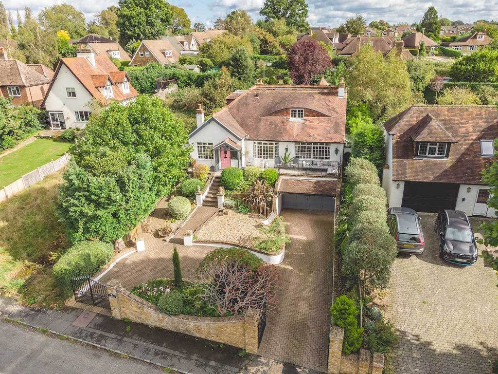 4 bed property for sale in Hillfield Road, Chalfont St Peter SL9, £