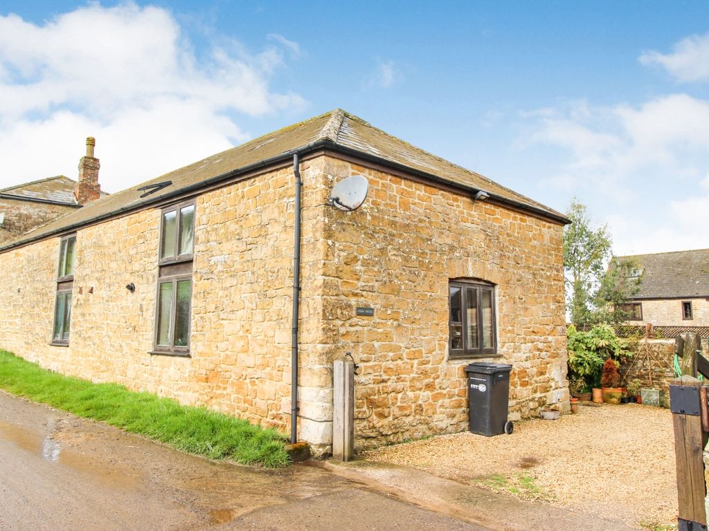 3 bed barn conversion to rent in Farm, Corton Denham