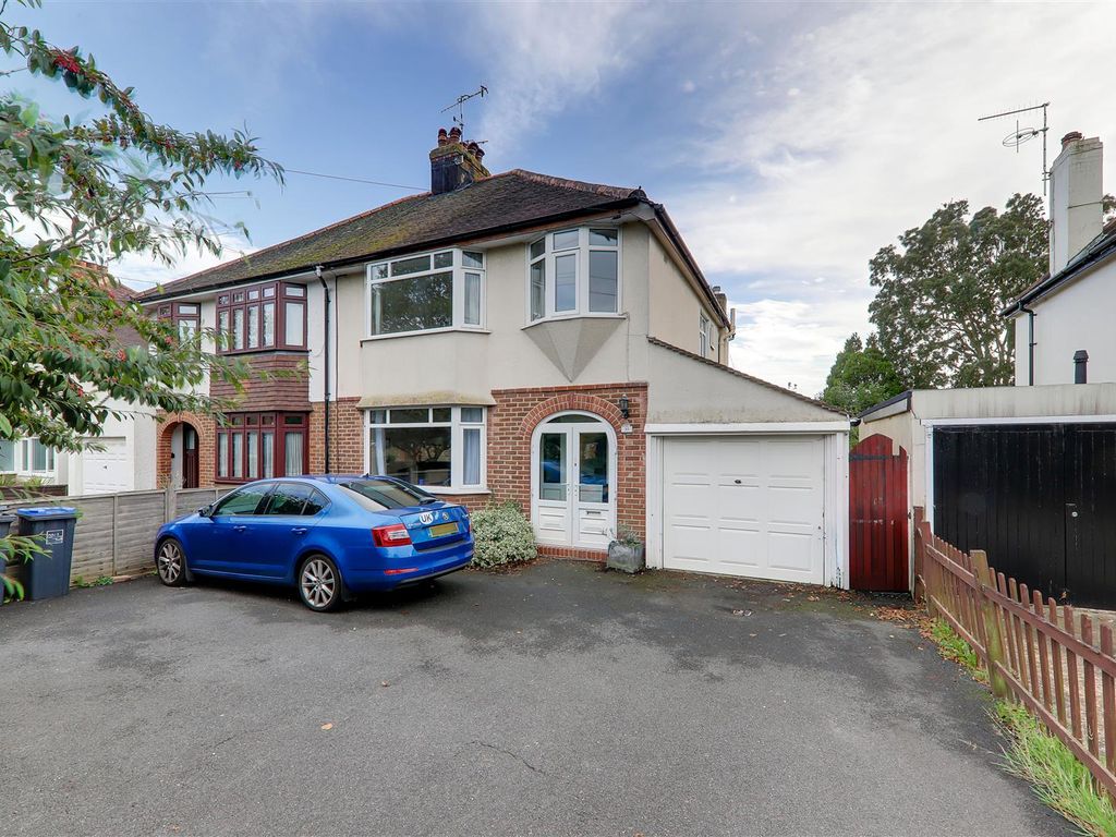 3 bed semidetached house for sale in Poulters Lane, Broadwater