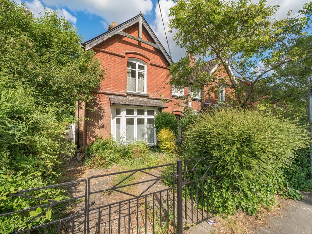 3 bed semidetached house for sale in Junction Road, Andover SP10 Zoopla