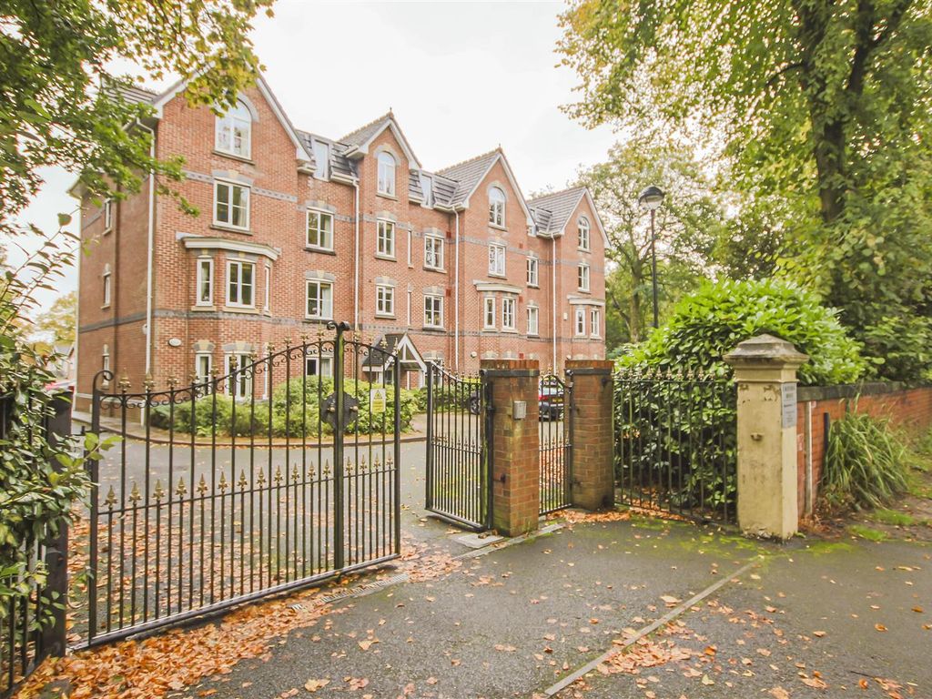 2 bed flat for sale in Ellesmere Road, Eccles, Manchester M30, £190,000