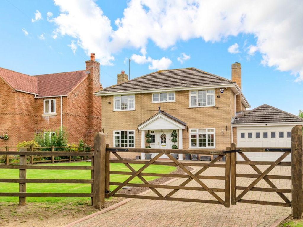 5 bed detached house for sale in High Street, Oakley, Bedford MK43 Zoopla