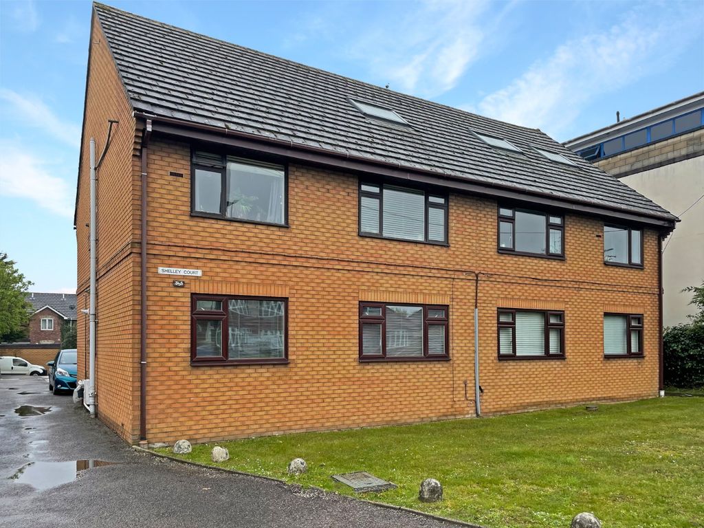 2 bed flat for sale in Ringwood Road, Parkstone, Poole, Dorset BH12