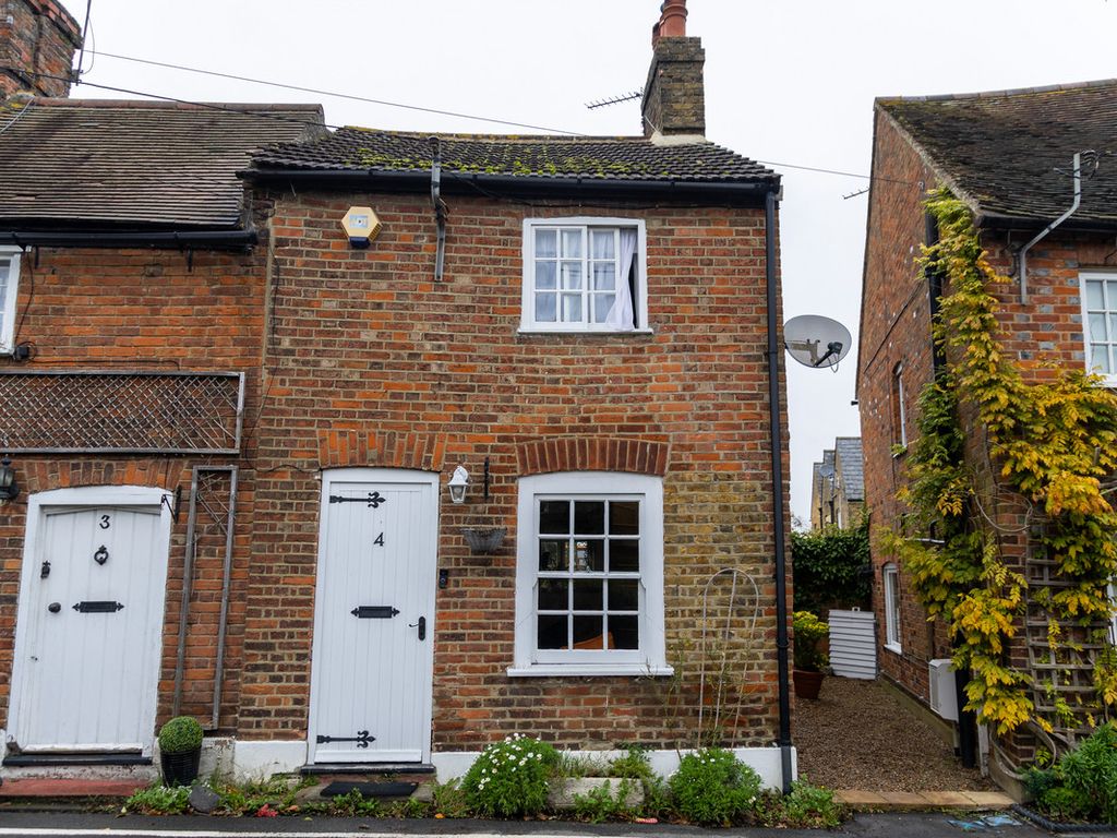 2 bed end terrace house for sale in The Ridgeway, Gravesend DA12, £