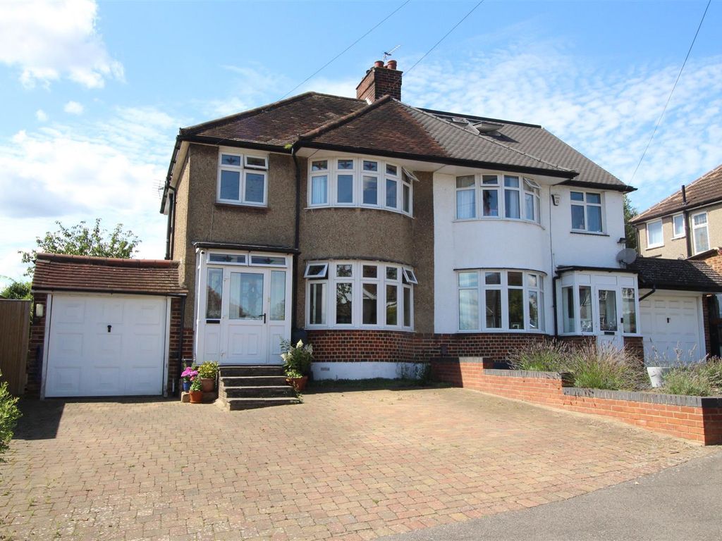 3 bed semidetached house for sale in Walsingham Gardens, Stoneleigh