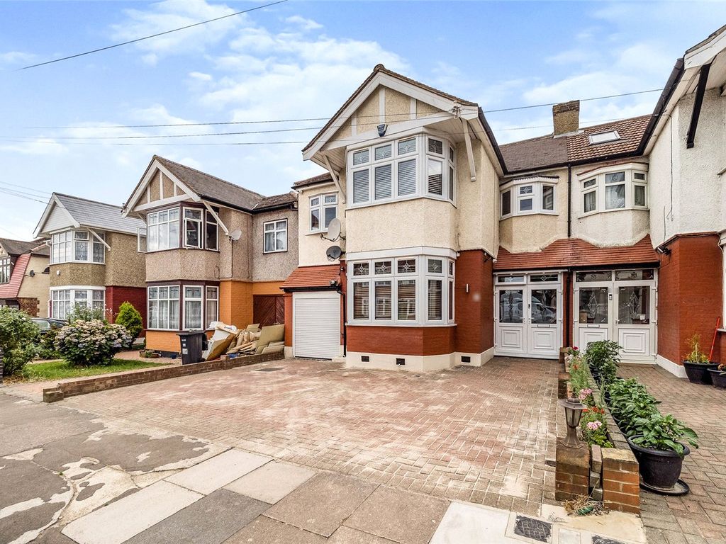 6 bed semidetached house for sale in Lakeside Avenue, Redbridge, London IG4 Zoopla