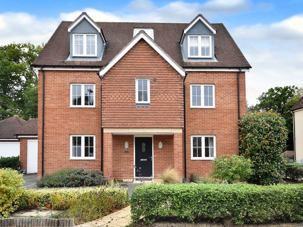 5 bed detached house for sale in The Acres, Horley RH6, £850,000 Zoopla