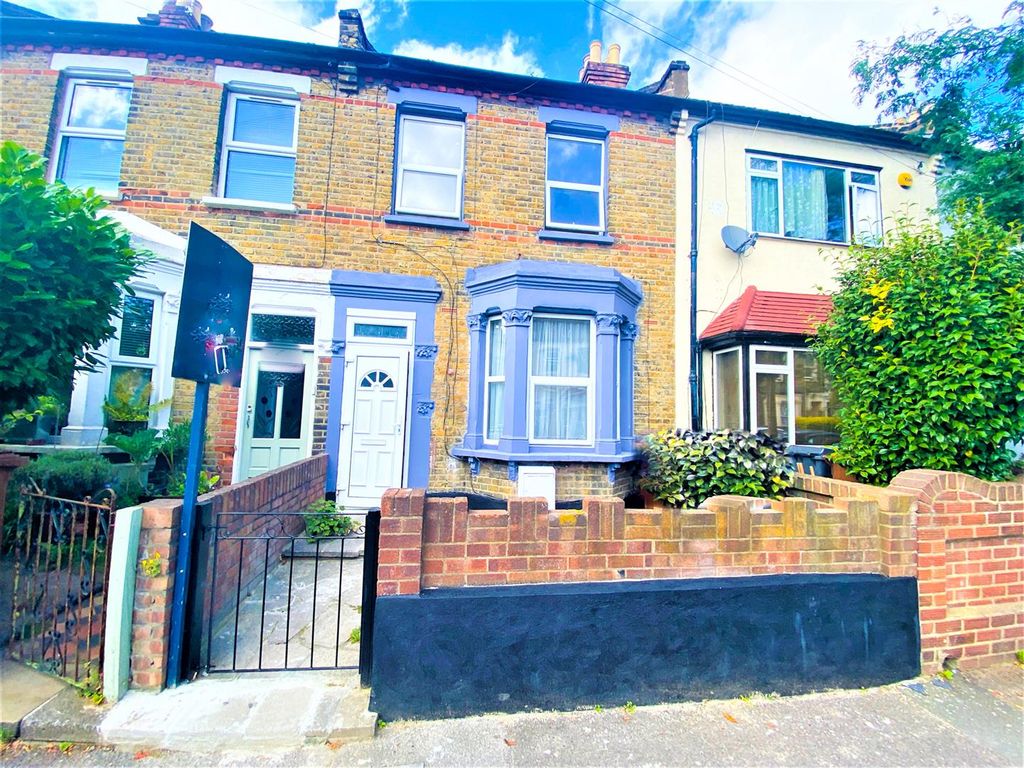 5 bed terraced house to rent in Trumpington Road, London E7 Zoopla