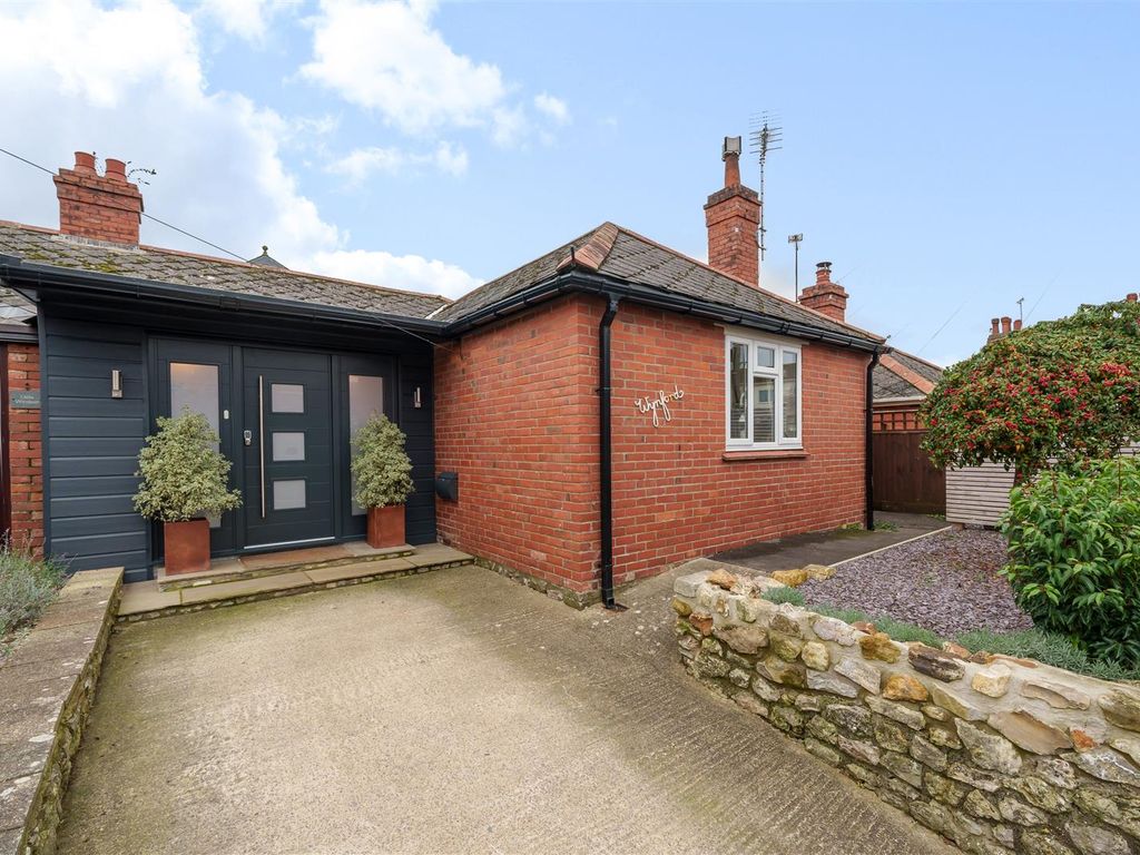 3 bed semidetached bungalow for sale in Mill Lane, Chard TA20, £