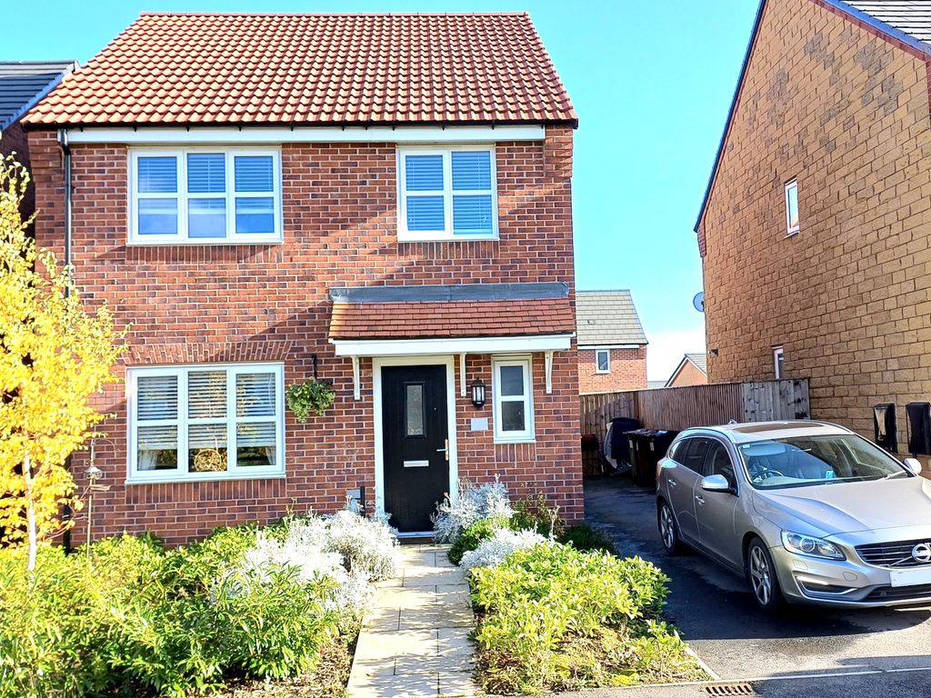 4 bed detached house for sale in Foxglove Close, Bolsover, Chesterfield