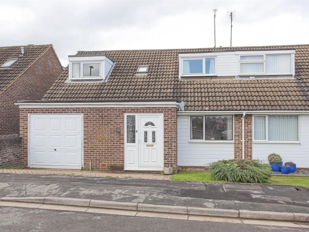 2 bed semidetached bungalow for sale in Wood End, Banbury OX16, £