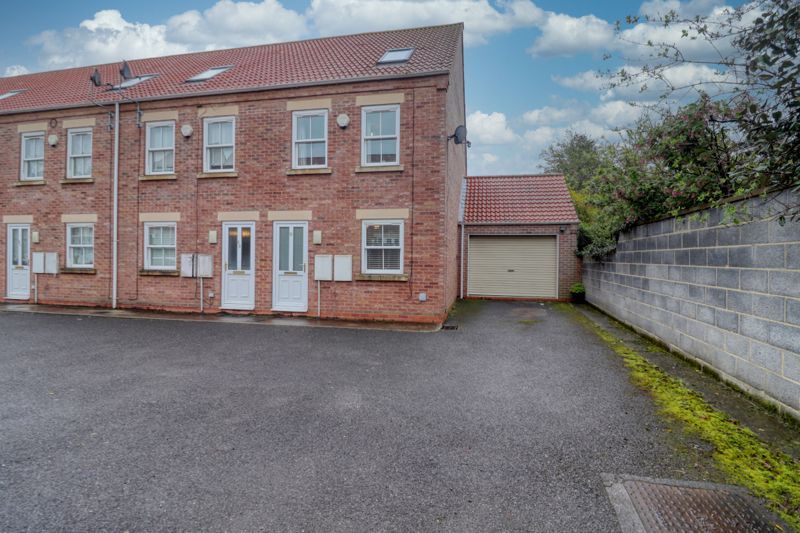 4 bed terraced house for sale in West Street, Winterton, Scunthorpe