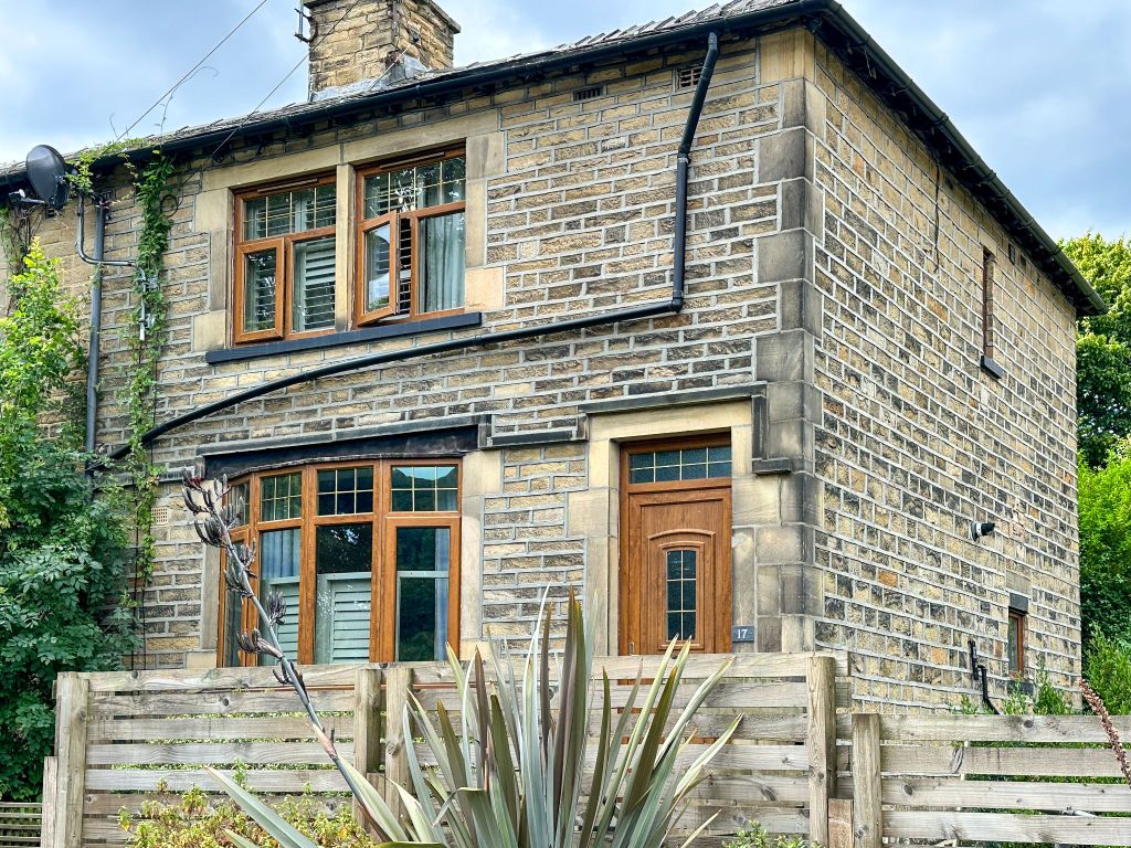 2 bed terraced house for sale in Godley Gardens, Halifax HX3, £199,950