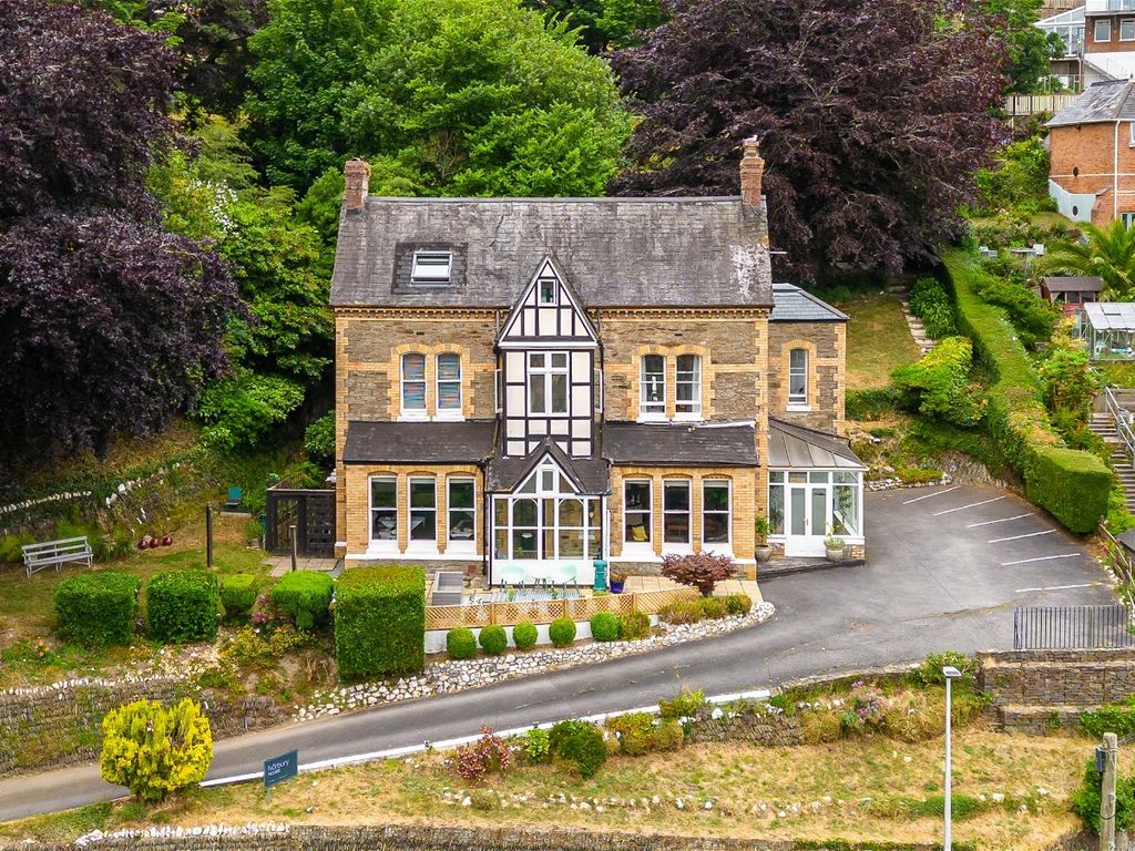 6 bed detached house for sale in Torrs Park, EX34, £850,000