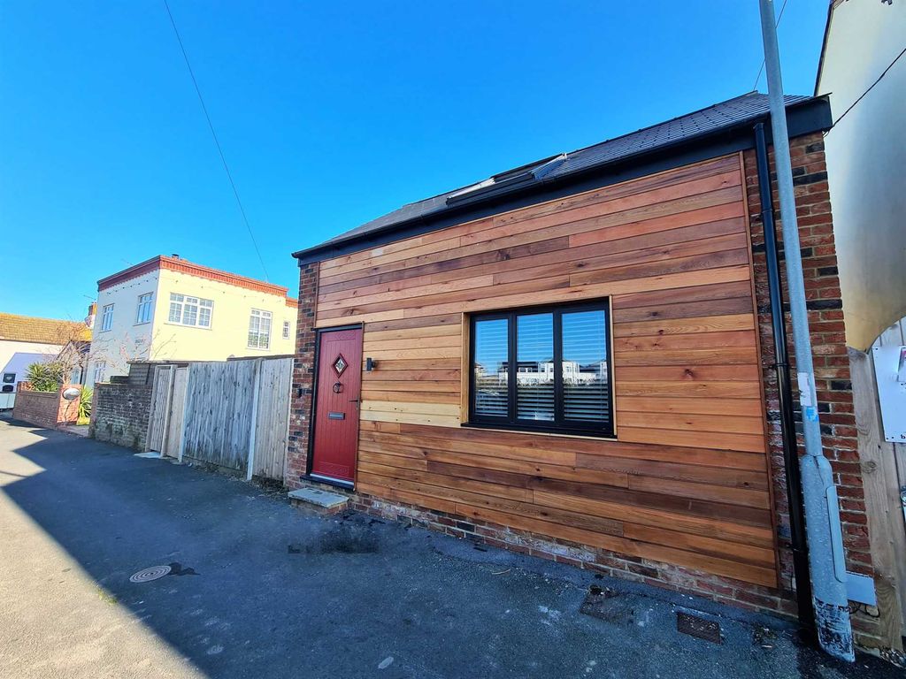 1 bed detached house for sale in Campbell Road, Walmer CT14 Zoopla