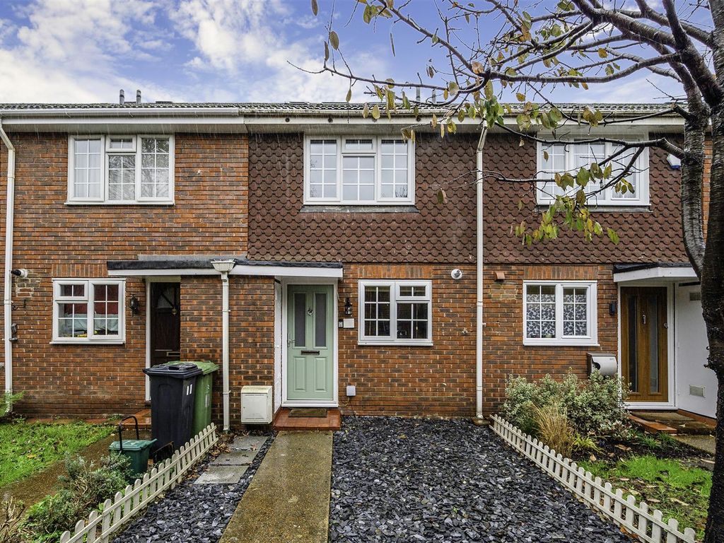 3 bed terraced house for sale in Delaporte Close, Epsom KT17 Zoopla